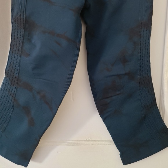 Lululemon Flow & Go Crop 19 inch Leggings Alberta Lake Black Sz 2 - Picture 4 of 10